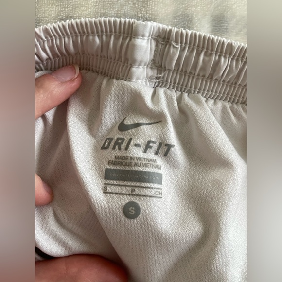 NIKE ATHLETIC SHORTS - Picture 3 of 3